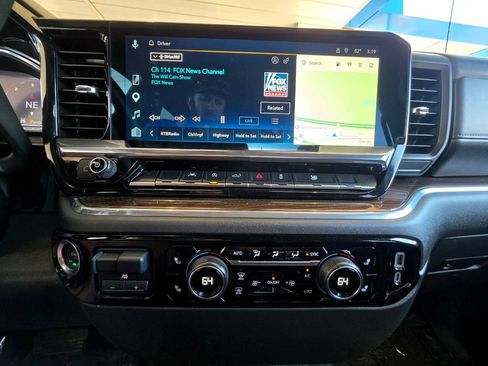 Used 2025 Chevrolet Silverado 1500 LT AWD/4WD image 42