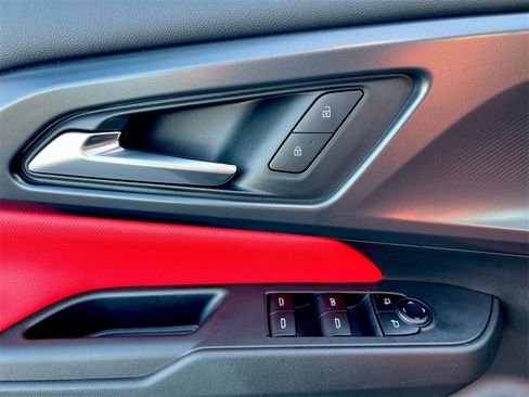 Used 2025 Chevrolet Equinox EV RS image 19