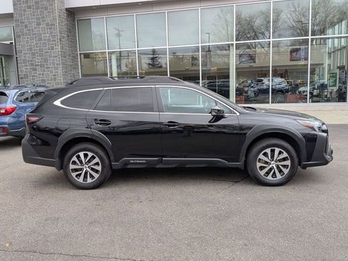 Used 2025 Subaru Outback Premium AWD/4WD image 2