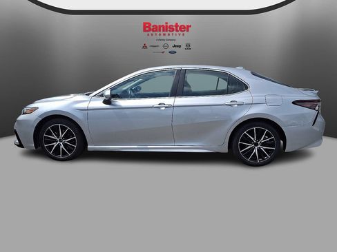 Used 2024 Toyota Camry SE FWD image 7