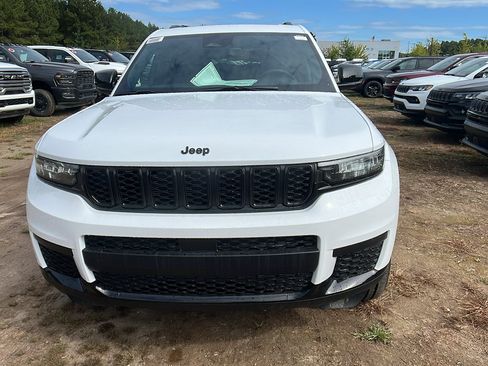 New 2025 Jeep Grand Cherokee L Altitude image 3
