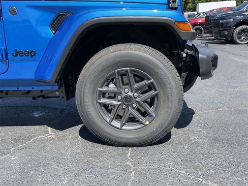 New 2025 Jeep Gladiator Sport image 36