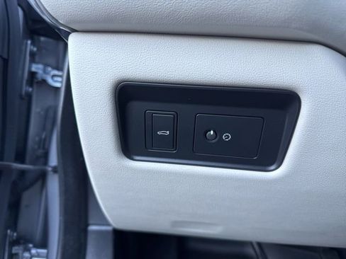 Used 2021 Jaguar XF R-Dynamic SE image 20