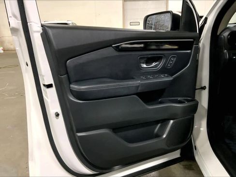 Used 2023 Honda Pilot Touring image 21