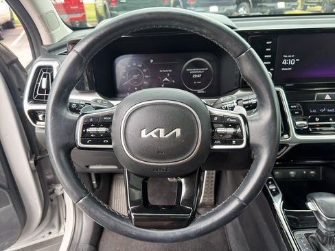 Used 2023 Kia Sorento SX AWD/4WD image 13
