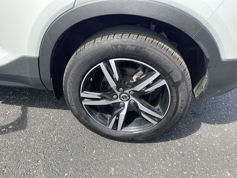 Used 2024 Volvo XC40 B5 Core image 33