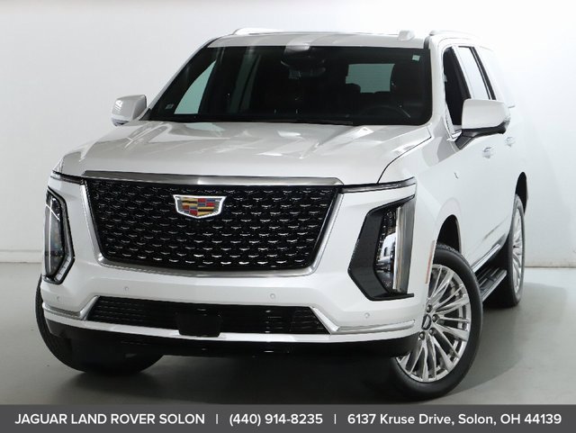 Used 2025 Cadillac Escalade Premium Luxury AWD/4WD image 3