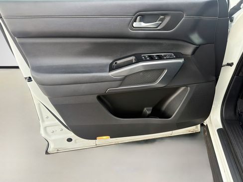 Used 2022 Nissan Pathfinder SL w/ SL Black Package FWD image 23
