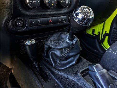 Used 2016 Jeep Wrangler Unlimited Sahara w/ Connectivity Group image 21