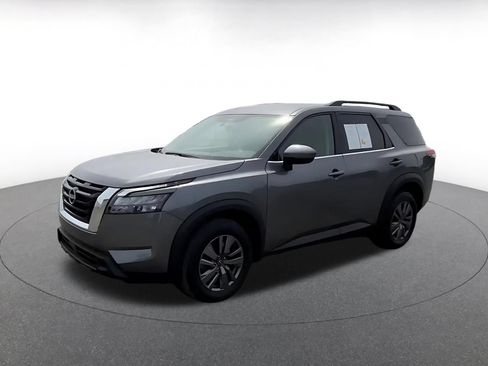 Used 2025 Nissan Pathfinder SV FWD image 6