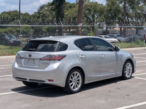 Used 2013 Lexus CT 200h w/ Premium Pkg w/Navigation FWD image 5