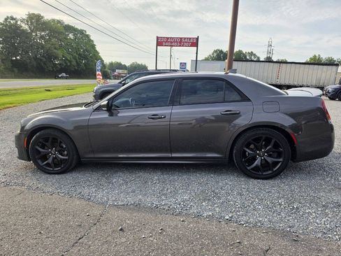 Used 2022 Chrysler 300 S w/ Comfort Group RWD image 2