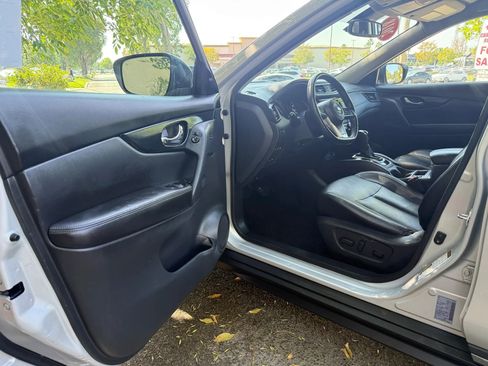 Used 2018 Nissan Rogue SL FWD image 9