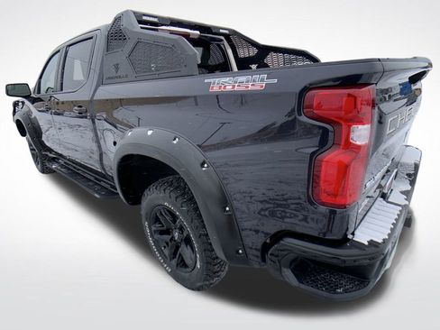 Used 2024 Chevrolet Silverado 1500 LT Trail Boss w/ Convenience Package II AWD/4WD image 3