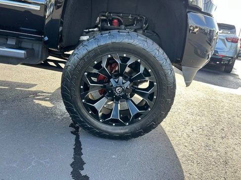 Used 2018 GMC Sierra 2500 Denali w/ Duramax Plus Package AWD/4WD image 8