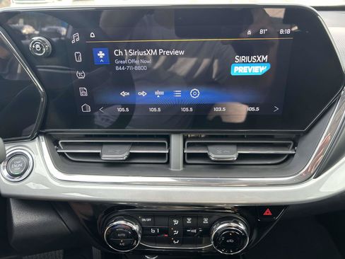Used 2025 Chevrolet Trax LT FWD image 20