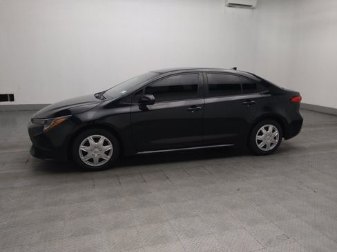 Used 2021 Toyota Corolla LE FWD image 2