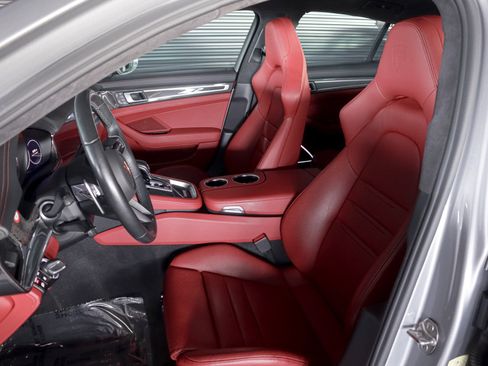 Certified 2023 Porsche Panamera GTS image 5