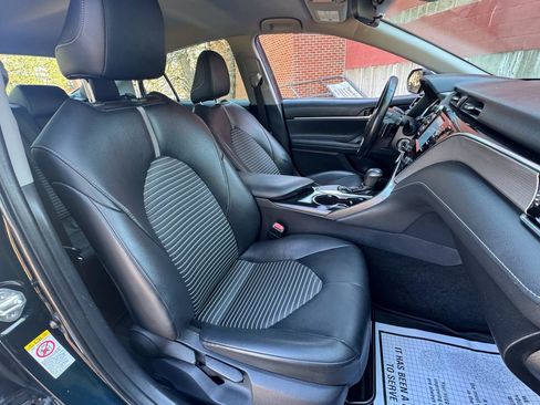 Used 2018 Toyota Camry SE FWD image 12