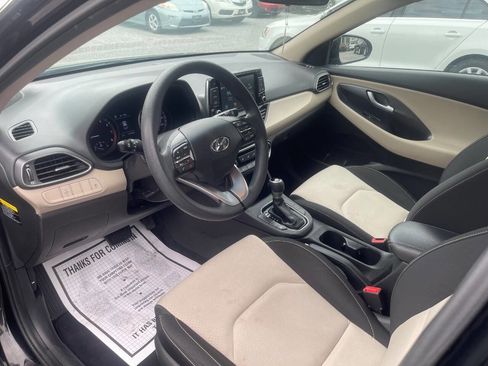 Used 2018 Hyundai Elantra GT FWD image 11