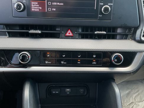 Used 2025 Kia Sportage LX FWD image 18