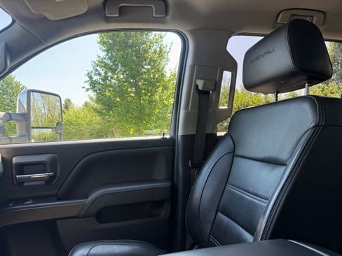 Used 2019 GMC Sierra 2500 Denali w/ Duramax Plus Package AWD/4WD image 13