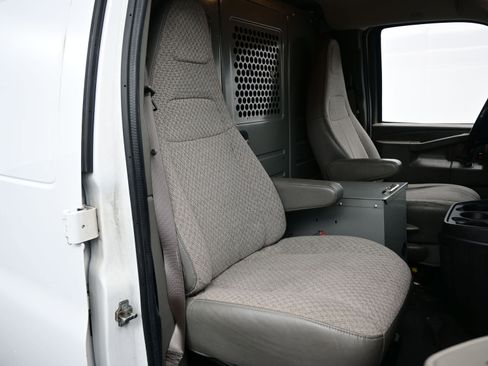 Used 2019 Chevrolet Express 3500 w/ Driver Convenience Package image 11