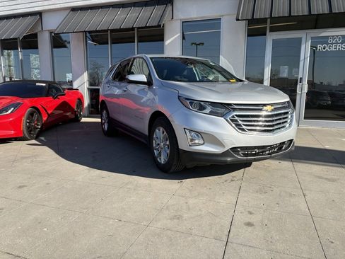 Used 2020 Chevrolet Equinox LT image 3