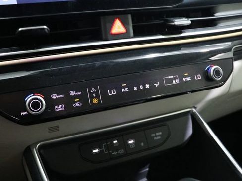 Used 2025 Kia Carnival SX Prestige FWD image 27