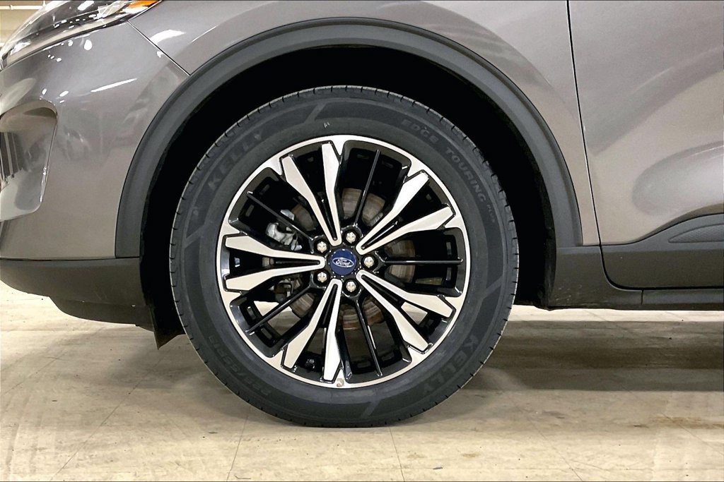 Certified 2022 Ford Escape SEL w/ SEL Stealth AWD Package image 9