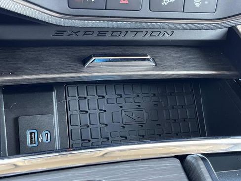 Used 2024 Ford Expedition Limited AWD/4WD image 37