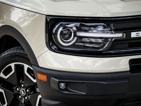 Used 2024 Ford Bronco Sport Outer Banks w/ Tech Package AWD/4WD image 3