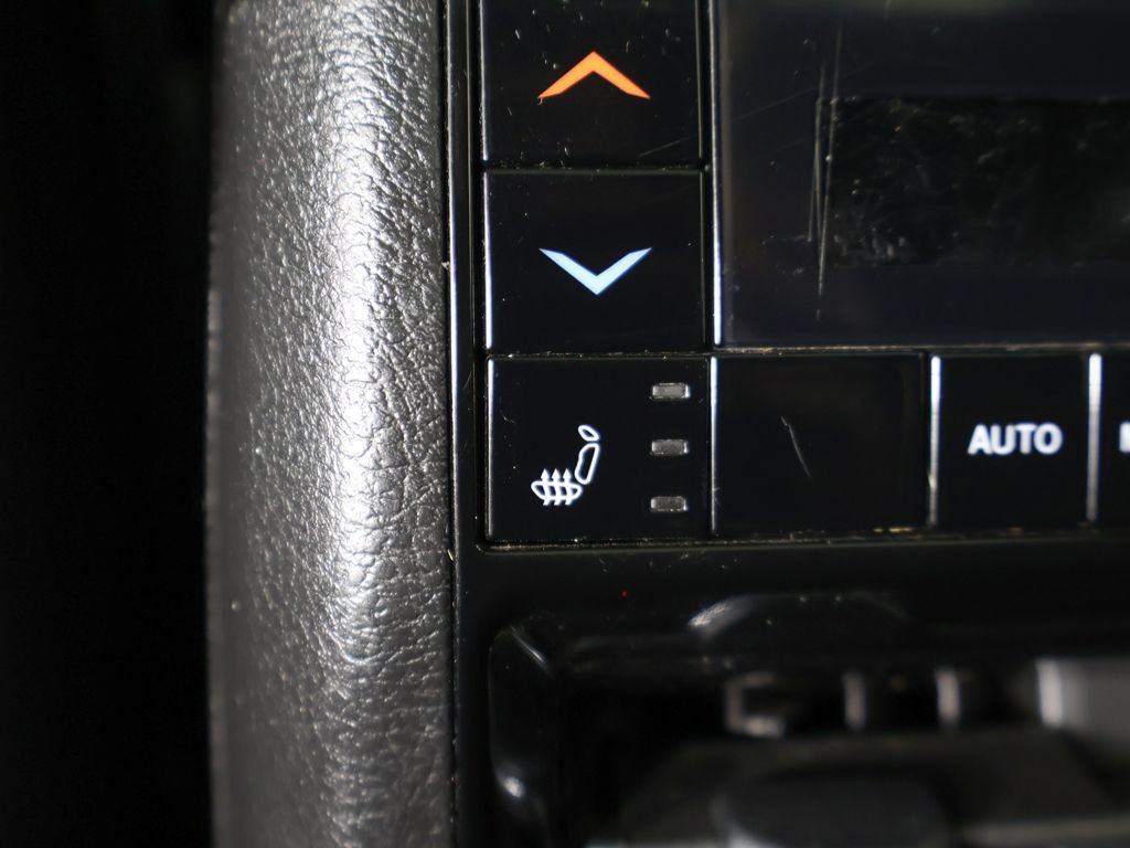 Used 2022 Jeep Grand Cherokee Overland w/ Luxury Tech Group IV AWD/4WD image 42