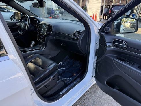 Used 2020 Jeep Grand Cherokee Overland image 29