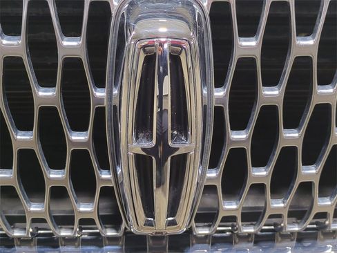 Used 2022 Lincoln Corsair Reserve w/ Equipment Group 201A image 9