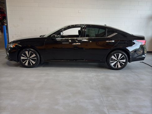 Used 2020 Nissan Altima 2.5 SL AWD/4WD image 2