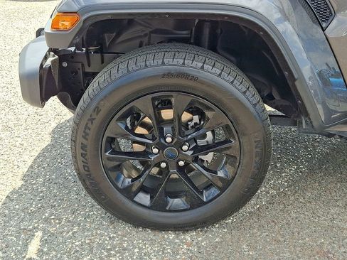 Used 2025 Jeep Wrangler Unlimited Sahara w/ Safety Group AWD/4WD image 29