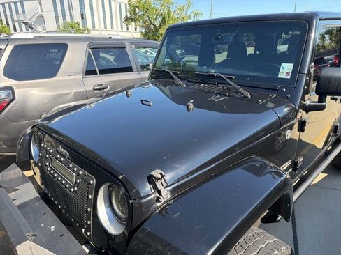 Used 2017 Jeep Wrangler Unlimited Sahara w/ Max Tow Package AWD/4WD image 2