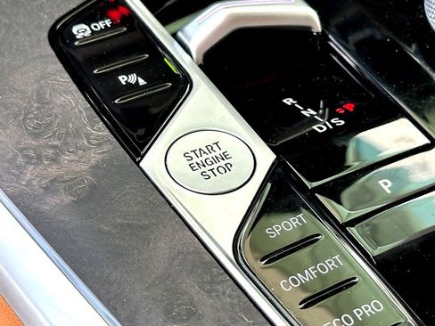 Certified 2023 BMW X7 xDrive40i w/ Premium Package image 17