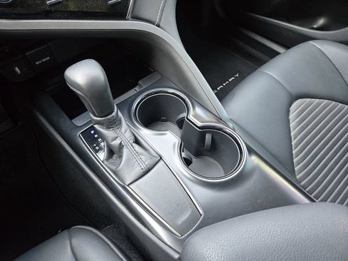 Used 2019 Toyota Camry SE FWD image 12