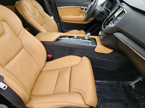Used 2021 Volvo XC90 T8 Inscription w/ Protection Package Premier image 4