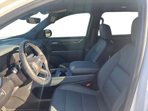 Used 2025 GMC Acadia AT4 w/ Super Cruise Package image 9