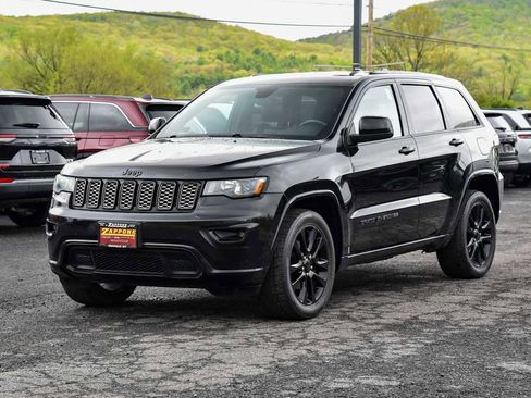 Used 2017 Jeep Grand Cherokee Altitude AWD/4WD image 7