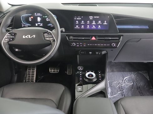 Used 2024 Kia Niro SX Touring FWD image 2