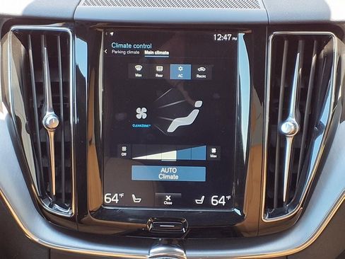 Used 2020 Volvo XC60 T5 Momentum w/ Protection Package Premier AWD/4WD image 18