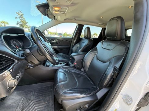 Used 2019 Jeep Cherokee Limited image 12