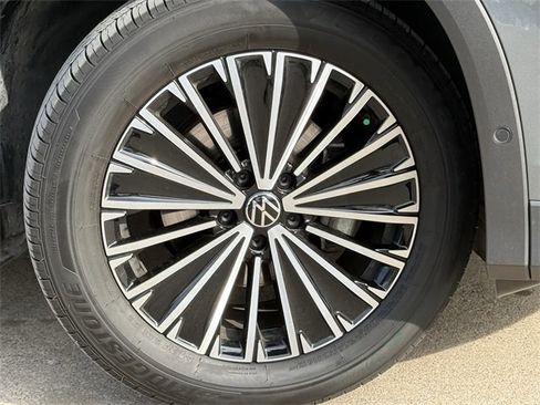 Used 2025 Volkswagen Tiguan S image 6