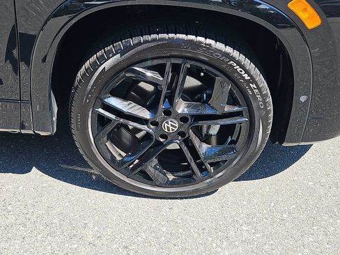 Certified 2026 Volkswagen Tiguan SE R-Line AWD/4WD image 10