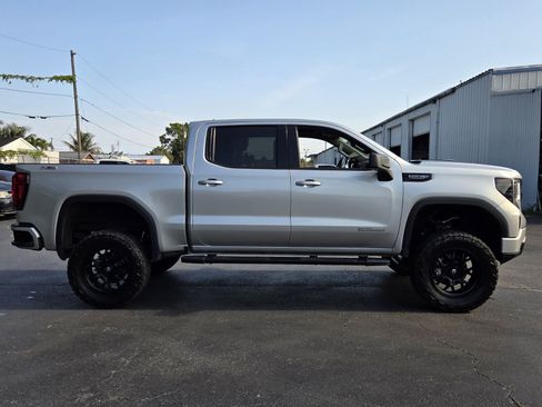 Used 2022 GMC Sierra 1500 Elevation w/ LPO, Elevation Black Package AWD/4WD image 6