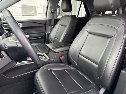 Certified 2022 Ford Explorer XLT w/ Equipment Group 202A image 21